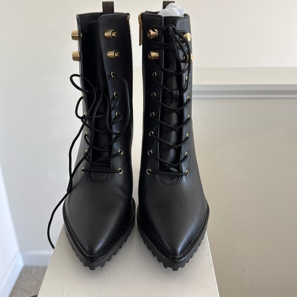 Michael Kors Kyle lace up Bootie leather size 8